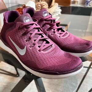 NEW Nike Men’s Maroon Athletic Shoes